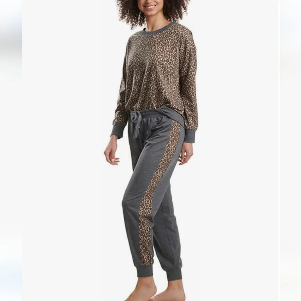 Splendid 2-Piece Leopard Pajama Set Long Sleeve Crewneck Top Joggers Size XS
